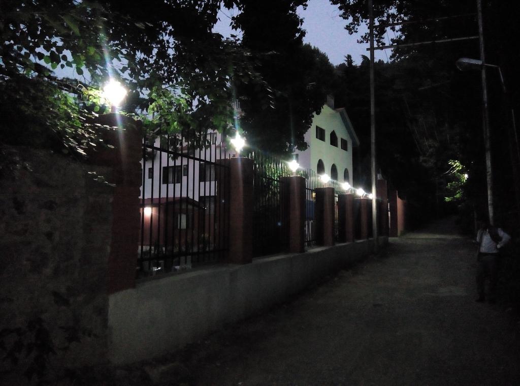 Srīnagar Hotel Grand Jigar מראה חיצוני תמונה